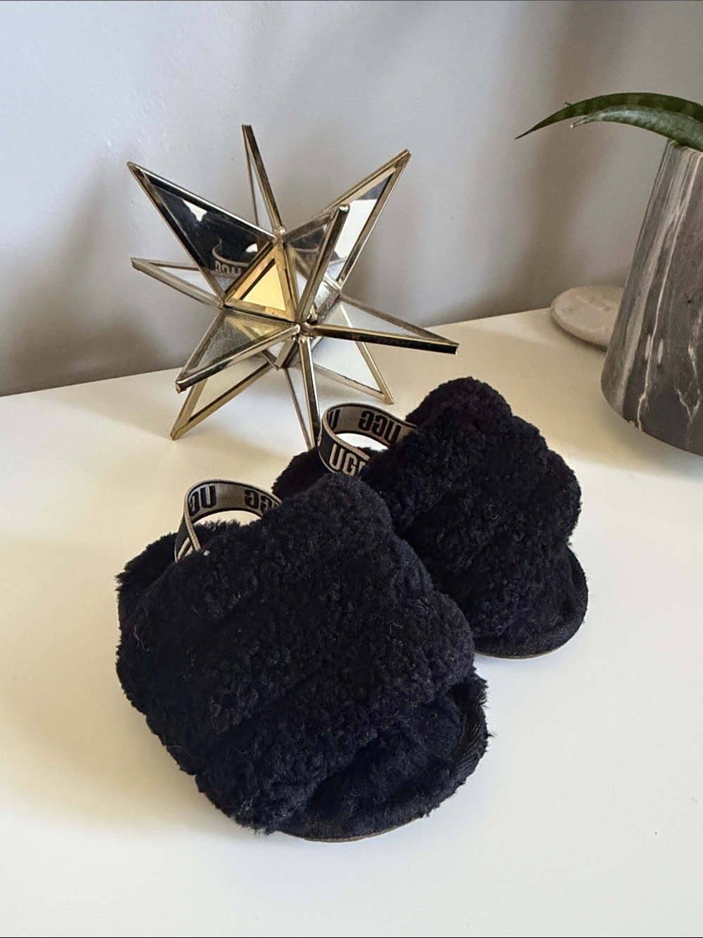 UGG Kids Fluff yeah Black Fuzzy Slide Sandals with Branded Heel Strap size 5T